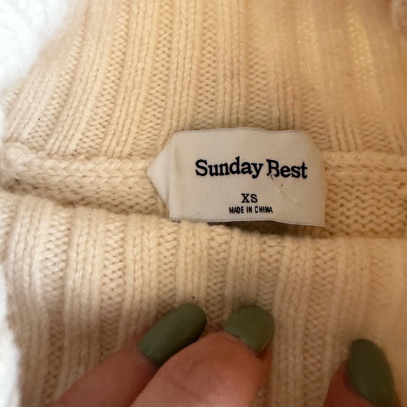 Aritzia Cream Cable Knit Sweater - Picture 2 of 3